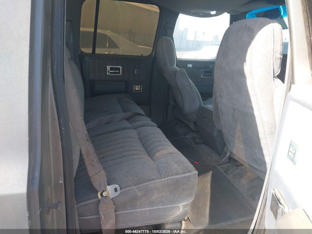 1990 Gmc Suburban R15 Conventional მანქანა იყიდება აუქციონზე, vin: 1GKER16K2LF531572, აუქციონის ნომერი: 46247775