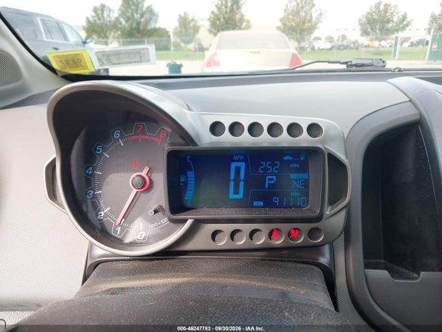 46247783 :رقم المزاد ، 1G1JA5SH2D4212990 vin ، 2013 Chevrolet Sonic Ls Auto مزاد بيع