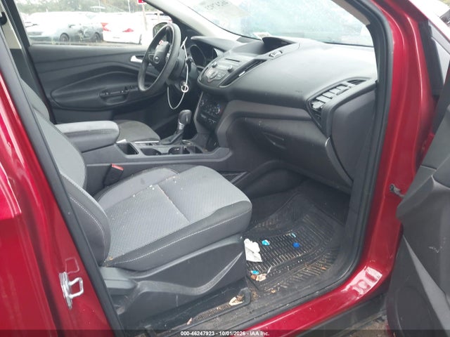 46247923 :رقم المزاد ، 1FMCU9G91HUD33396 vin ، 2017 Ford Escape Se مزاد بيع