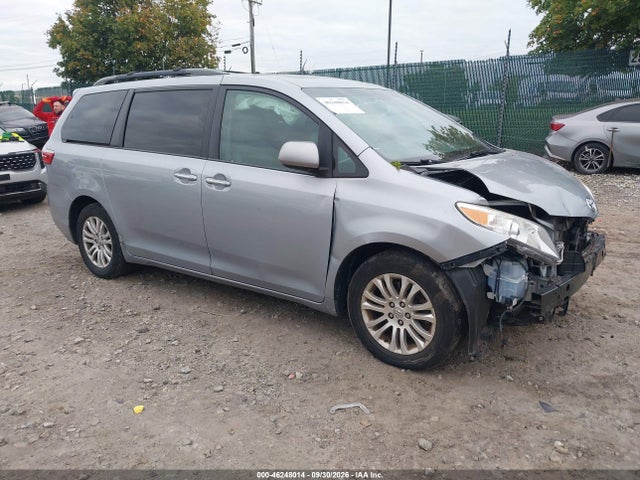 Toyota Sienna Xle 8 Passenger 2015 5TDYK3DC9FS643519 головне зображення