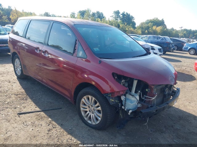 46248447 :رقم المزاد ، 5TDKA3DC2BS007026 vin ، 2011 Toyota Sienna مزاد بيع