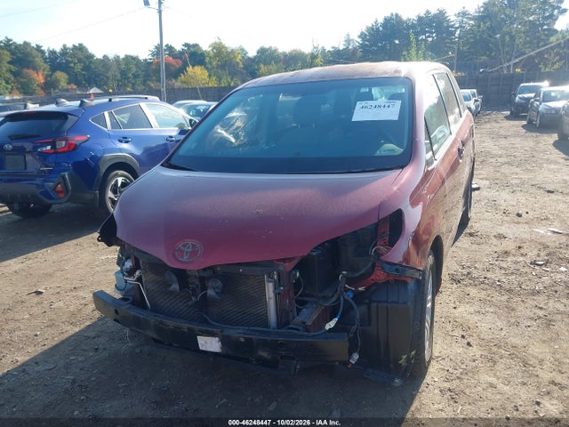 46248447 :رقم المزاد ، 5TDKA3DC2BS007026 vin ، 2011 Toyota Sienna مزاد بيع