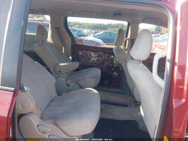 46248447 :رقم المزاد ، 5TDKA3DC2BS007026 vin ، 2011 Toyota Sienna مزاد بيع