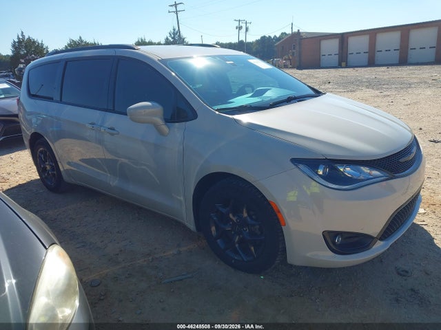 Продаж на аукціоні авто 2020 Chrysler Pacifica Touring L, vin: 2C4RC1BG5LR275176, номер лоту: 46248508