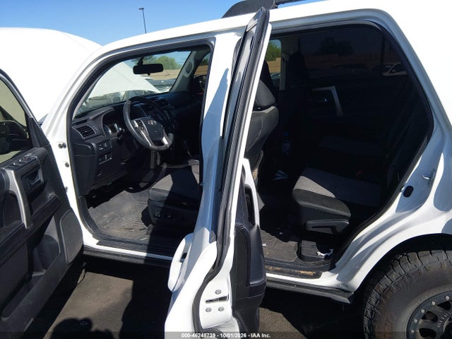 Toyota 4RUNNER SR5 2017 JTEZU5JR0H5150755 Image 8