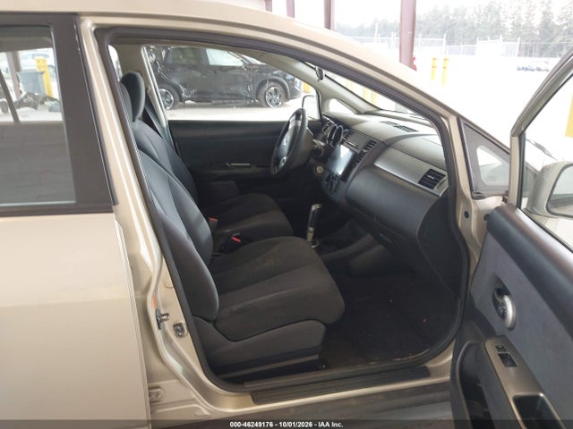 46249176 :رقم المزاد ، 3N1BC11E89L417725 vin ، 2009 Nissan Versa 1.8s مزاد بيع