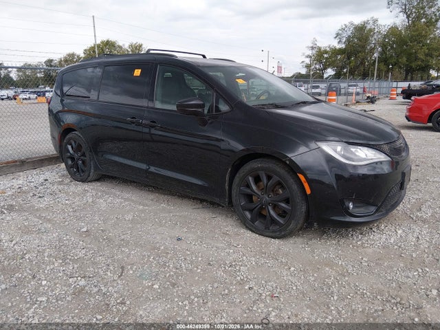 2018 Chrysler Pacifica Touring L მანქანა იყიდება აუქციონზე, vin: 2C4RC1BG1JR261966, აუქციონის ნომერი: 46249399