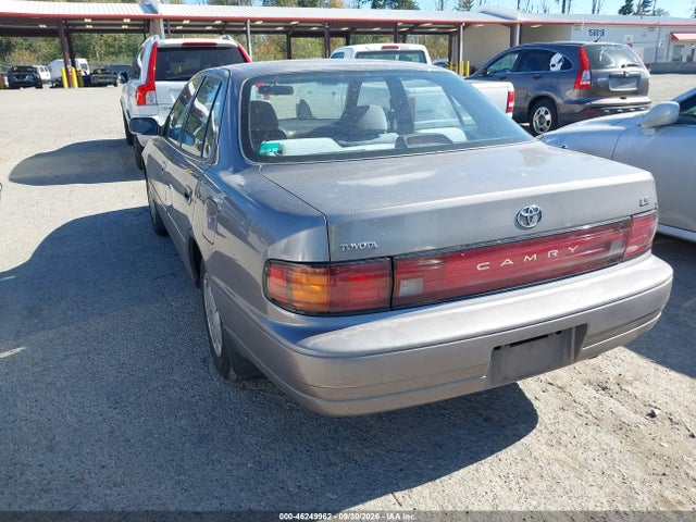 1992 Toyota Camry Le მანქანა იყიდება აუქციონზე, vin: JT2SK12E8N0080715, აუქციონის ნომერი: 46249962