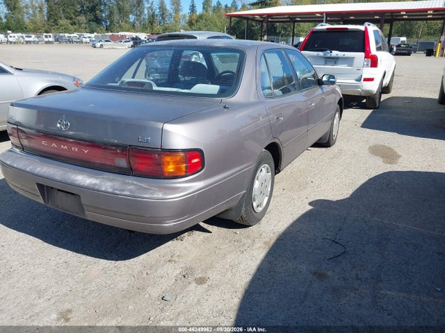 1992 Toyota Camry Le მანქანა იყიდება აუქციონზე, vin: JT2SK12E8N0080715, აუქციონის ნომერი: 46249962