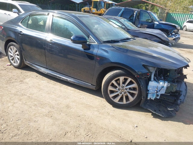 46250301 :رقم المزاد ، 4T1C11AK0MU456039 vin ، 2021 Toyota Camry Le مزاد بيع