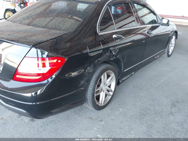 46250533 :رقم المزاد ، WDDGF4HB3EA888695 vin ، 2014 Mercedes-benz C 250 Luxury/sport مزاد بيع