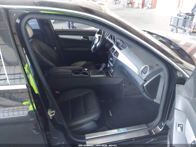 46250533 :رقم المزاد ، WDDGF4HB3EA888695 vin ، 2014 Mercedes-benz C 250 Luxury/sport مزاد بيع