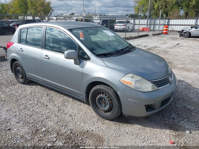 2009 Nissan Versa 1.8s მანქანა იყიდება აუქციონზე, vin: 3N1BC13E49L461010, აუქციონის ნომერი: 46250543