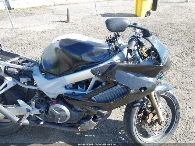 46250669 :رقم المزاد ، JH2SC3604WM002335 vin ، 1998 Honda Vtr1000 F مزاد بيع