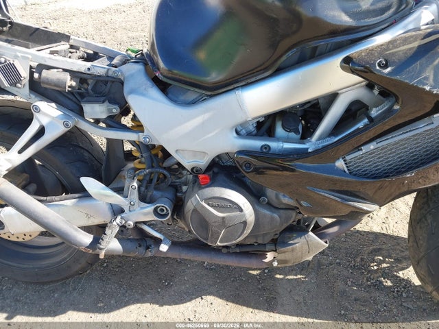 46250669 :رقم المزاد ، JH2SC3604WM002335 vin ، 1998 Honda Vtr1000 F مزاد بيع