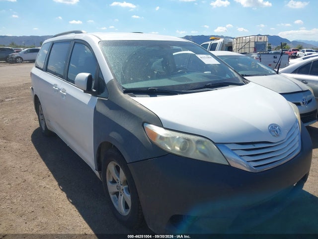 46251004 :رقم المزاد ، 5TDKK3DC4FS618761 vin ، 2015 Toyota Sienna Le 8 Passenger مزاد بيع