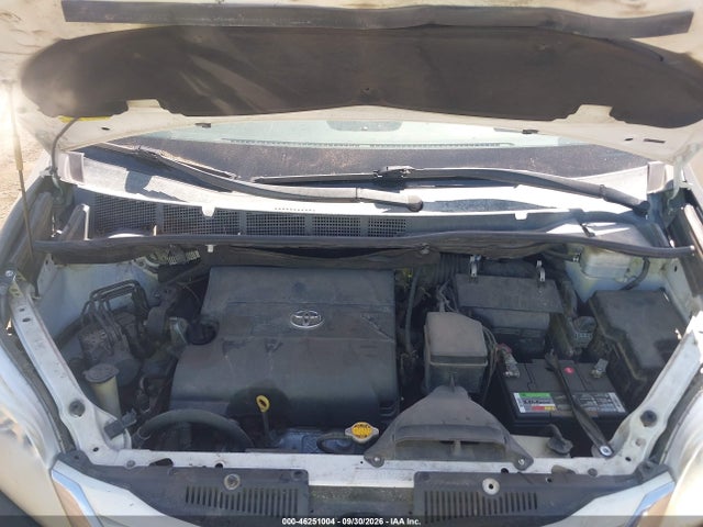 46251004 :رقم المزاد ، 5TDKK3DC4FS618761 vin ، 2015 Toyota Sienna Le 8 Passenger مزاد بيع