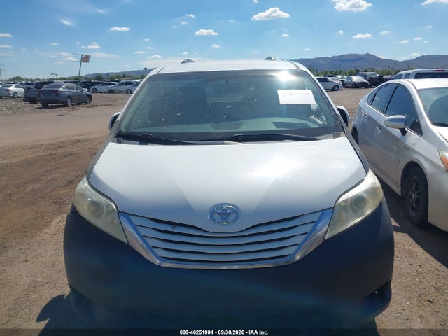 46251004 :رقم المزاد ، 5TDKK3DC4FS618761 vin ، 2015 Toyota Sienna Le 8 Passenger مزاد بيع