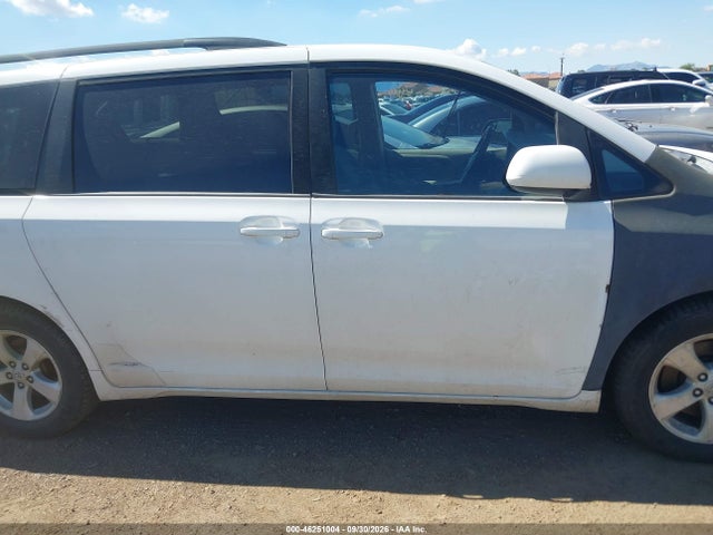46251004 :رقم المزاد ، 5TDKK3DC4FS618761 vin ، 2015 Toyota Sienna Le 8 Passenger مزاد بيع