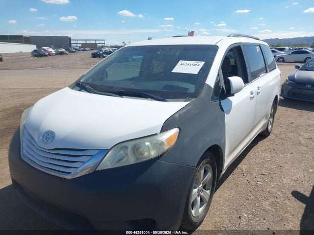46251004 :رقم المزاد ، 5TDKK3DC4FS618761 vin ، 2015 Toyota Sienna Le 8 Passenger مزاد بيع