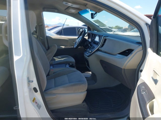 46251004 :رقم المزاد ، 5TDKK3DC4FS618761 vin ، 2015 Toyota Sienna Le 8 Passenger مزاد بيع