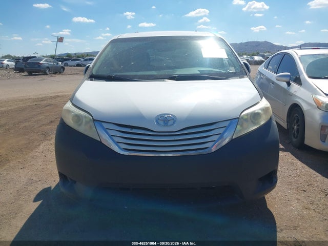 46251004 :رقم المزاد ، 5TDKK3DC4FS618761 vin ، 2015 Toyota Sienna Le 8 Passenger مزاد بيع