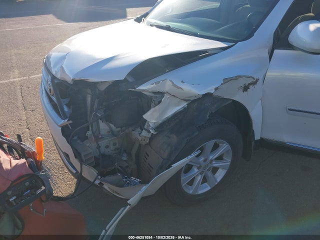 46251094 :رقم المزاد ، 5TDBK3EH8DS250933 vin ، 2013 Toyota Highlander Plus مزاد بيع