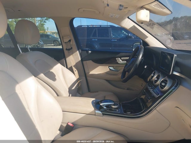 46251437 :رقم المزاد ، WDC0G4JB8GF029895 vin ، 2016 Mercedes-benz Glc 300 مزاد بيع