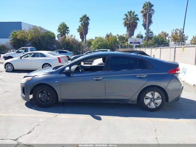 2020 Hyundai Ioniq Hybrid Blue მანქანა იყიდება აუქციონზე, vin: KMHC65LC4LU208874, აუქციონის ნომერი: 46251603