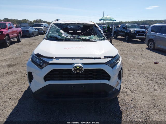 46251870 :رقم المزاد ، 2T3F1RFV1MC221155 vin ، 2021 Toyota Rav4 Le مزاد بيع