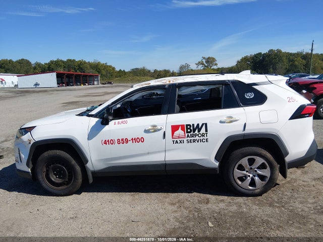46251870 :رقم المزاد ، 2T3F1RFV1MC221155 vin ، 2021 Toyota Rav4 Le مزاد بيع