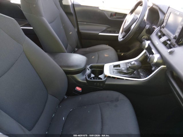 46251870 :رقم المزاد ، 2T3F1RFV1MC221155 vin ، 2021 Toyota Rav4 Le مزاد بيع