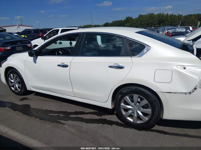 2015 Nissan Altima 2.5/2.5 S/2.5 Sl/2.5 Sv მანქანა იყიდება აუქციონზე, vin: 1N4AL3AP2FC266495, აუქციონის ნომერი: 46251953