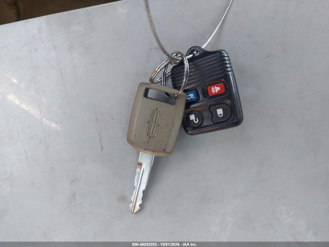 Продажа на аукционе авто 2005 Lincoln Town Car Signature, vin: 1LNHM81W95Y622948, номер лота: 46252203