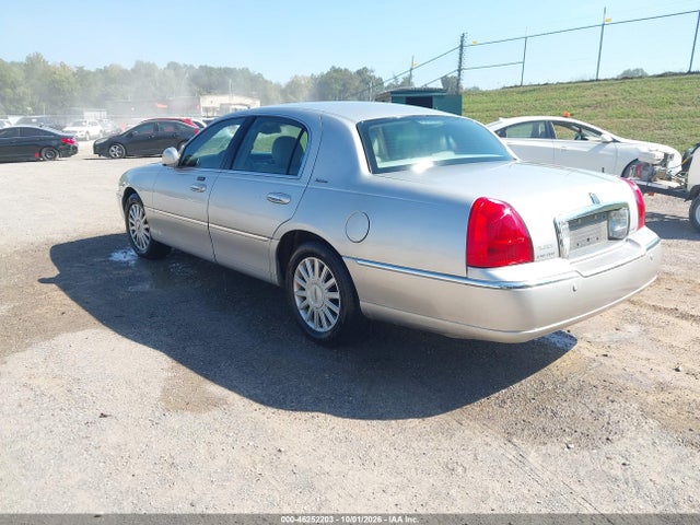 Продажа на аукционе авто 2005 Lincoln Town Car Signature, vin: 1LNHM81W95Y622948, номер лота: 46252203