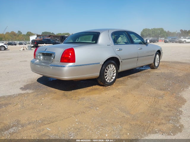 Продажа на аукционе авто 2005 Lincoln Town Car Signature, vin: 1LNHM81W95Y622948, номер лота: 46252203