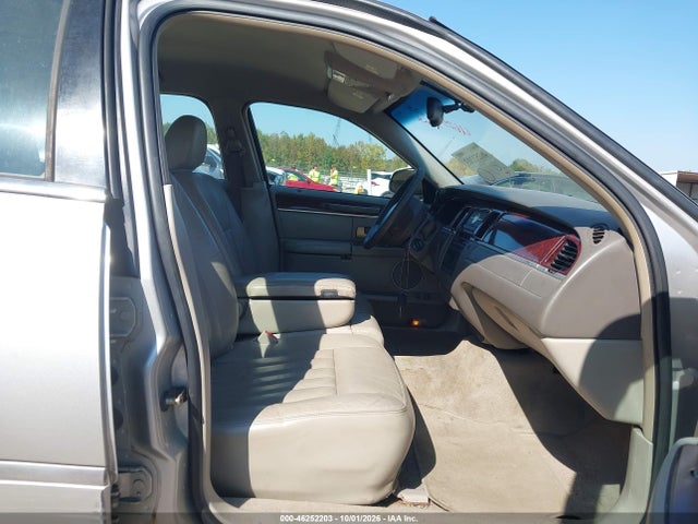 Продажа на аукционе авто 2005 Lincoln Town Car Signature, vin: 1LNHM81W95Y622948, номер лота: 46252203