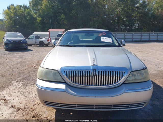 Продажа на аукционе авто 2005 Lincoln Town Car Signature, vin: 1LNHM81W95Y622948, номер лота: 46252203