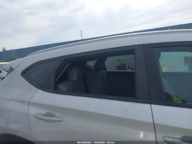 KM8J33A42JU653479 Hyundai TUCSON SEL
