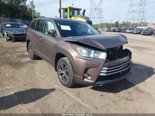 Toyota Highlander Le Plus 2017 5TDBZRFH8HS427662 zdjęcie główne