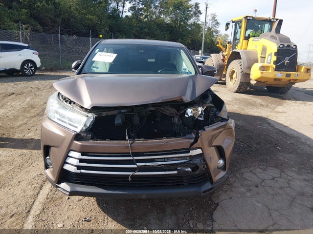 Toyota Highlander Le Plus 2017 5TDBZRFH8HS427662 Image 11