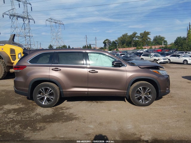 Toyota Highlander Le Plus 2017 5TDBZRFH8HS427662 Image 12