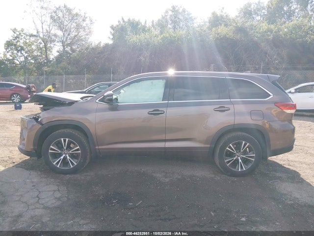 Toyota Highlander Le Plus 2017 5TDBZRFH8HS427662 Image 13