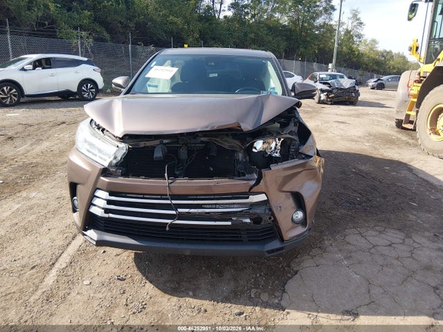 Toyota Highlander Le Plus 2017 5TDBZRFH8HS427662 Image 6