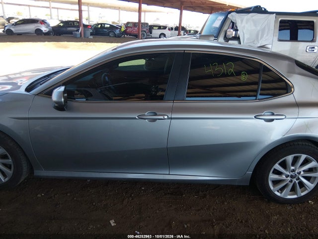 46252963 :رقم المزاد ، 4T1C11AK4MU421973 vin ، 2021 Toyota Camry Le مزاد بيع