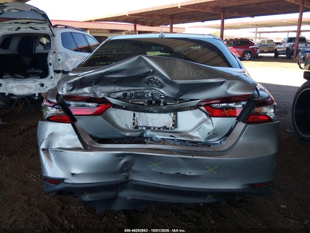 46252963 :رقم المزاد ، 4T1C11AK4MU421973 vin ، 2021 Toyota Camry Le مزاد بيع