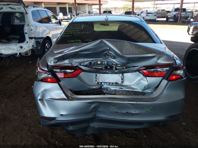 46252963 :رقم المزاد ، 4T1C11AK4MU421973 vin ، 2021 Toyota Camry Le مزاد بيع