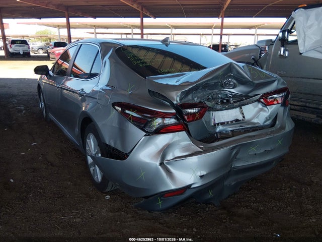 46252963 :رقم المزاد ، 4T1C11AK4MU421973 vin ، 2021 Toyota Camry Le مزاد بيع