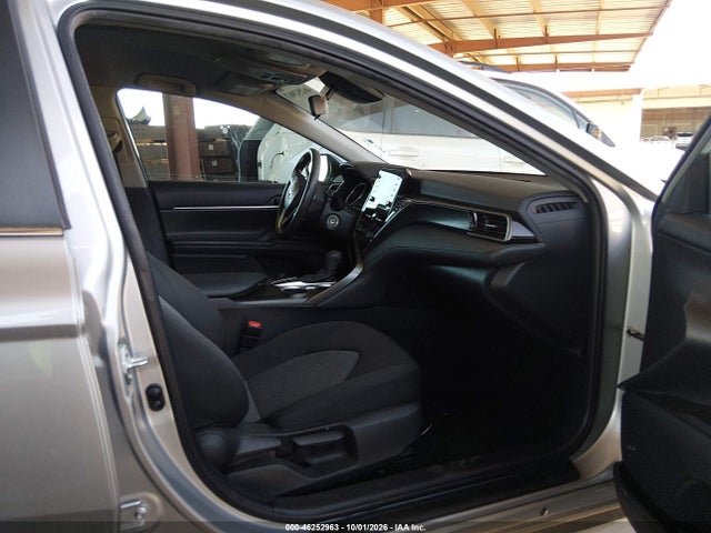 46252963 :رقم المزاد ، 4T1C11AK4MU421973 vin ، 2021 Toyota Camry Le مزاد بيع