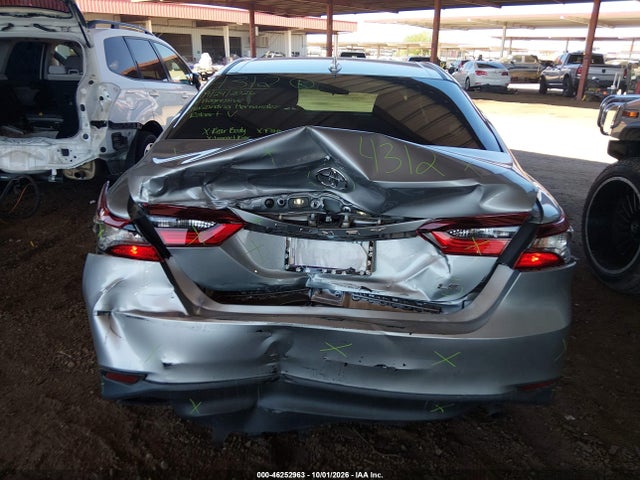 46252963 :رقم المزاد ، 4T1C11AK4MU421973 vin ، 2021 Toyota Camry Le مزاد بيع